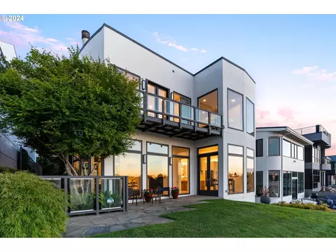 135 N Lotus Beach Dr, Portland, OR 97217