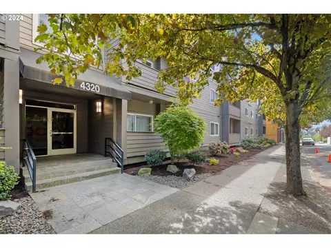 4320 S Corbett Ave #307, Portland, OR 97239