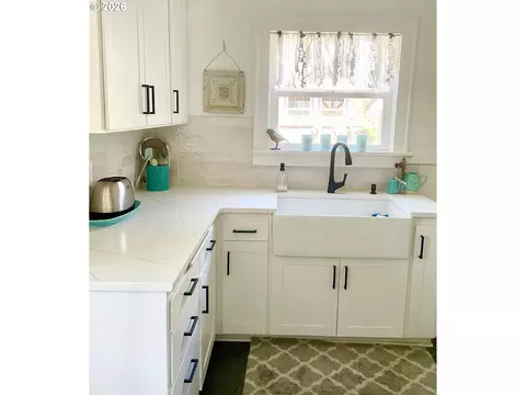 2291 Emerald St, Eugene, OR 97403 photo 10