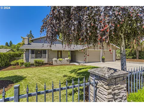 4009 SE View Acres Rd, Milwaukie, OR 97267