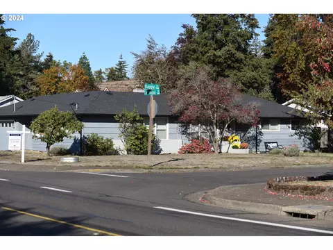 1410 Happy Ln, Eugene, OR 97401