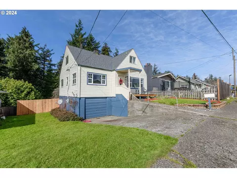 2636 Liberty St, North Bend, OR 97459
