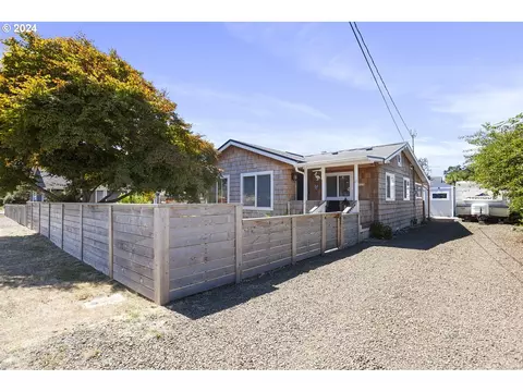 6521 SW Harbor Ave, Lincoln City, OR 97367