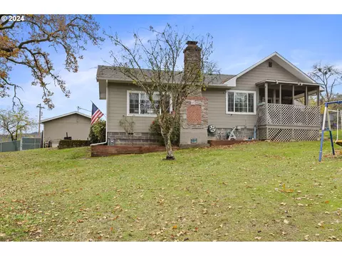 512 Cedar St, Sutherlin, OR 97479