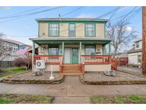 1204 8th St, La Grande, OR 97850