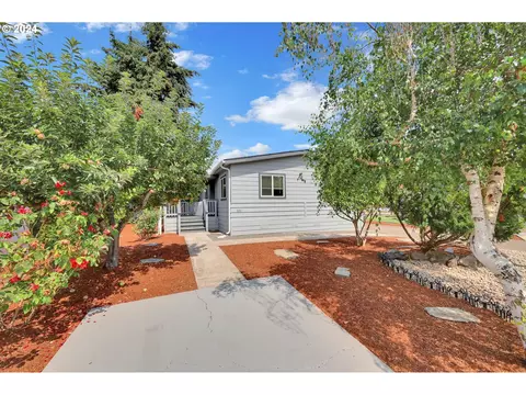 1199 N Terry St #320, Eugene, OR 97402