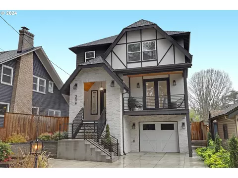 304 NE Cesar E Chavez Blvd, Portland, OR 97232