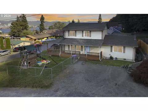 1126 W C St, Rainier, OR 97048