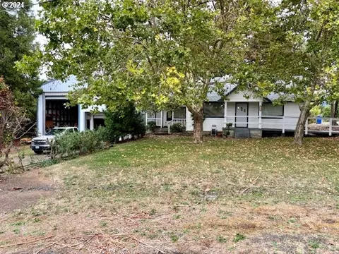 90 SW Civil Bend Ave, Winston, OR 97496