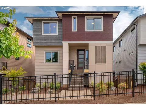 16276 SE Pleasant Valley Pkwy, Happy Valley, OR 97086