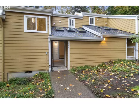 1666 Village Park Pl, West Linn, OR 97068