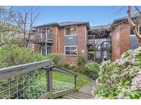512 S State St #512, Lake Oswego, OR 97034