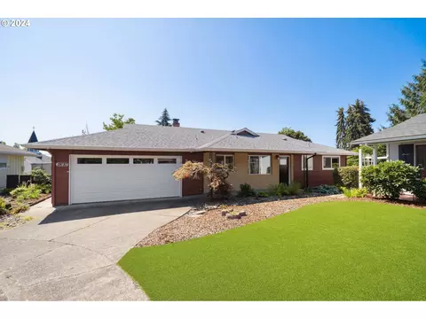 11670 SW King George Dr, King City, OR 97224