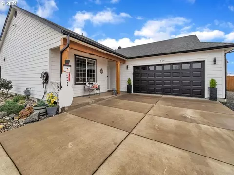 566 N 11th St, Aumsville, OR 97325