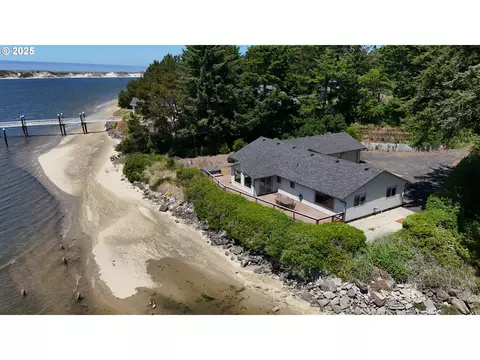 100 Rhododendron Dr, Florence, OR 97439