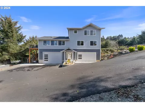 7300 Valley View Dr, Pacific City, OR 97135