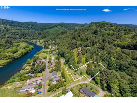 5509 E Alsea Riviera Dr, Tidewater, OR 97390