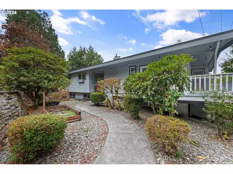 275 S Irving St, Coquille, OR 97423