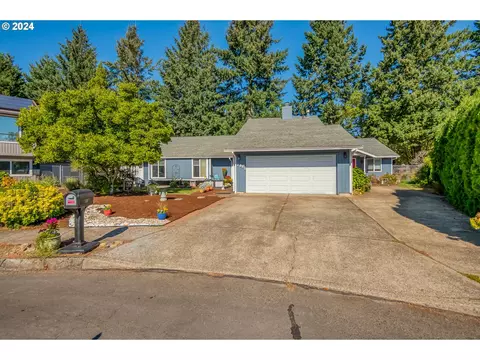 209 SW Phyllis Ct, Gresham, OR 97030