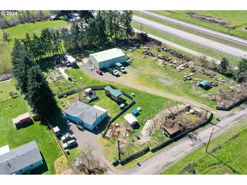 33988 Walnut Ln, Creswell, OR 97426
