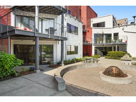 720 NW Naito Pkwy #D11, Portland, OR 97209