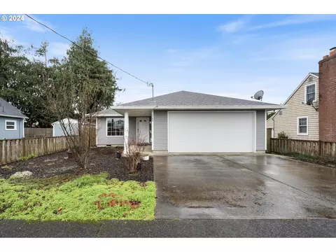 1105 5th St, Tillamook, OR 97141