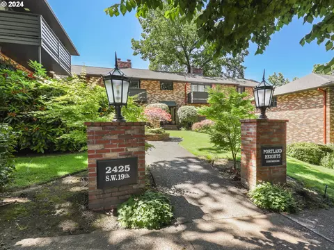 2425 SW 19th Ave #5, Portland, OR 97201