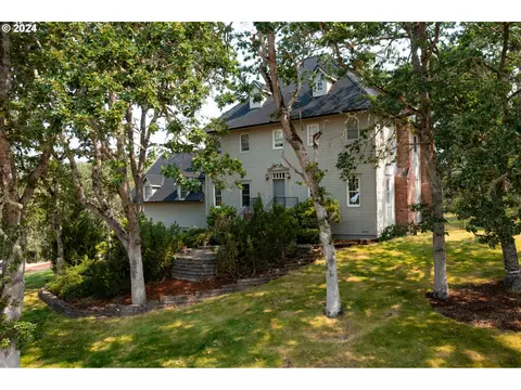 588 S Deer Creek Rd, Roseburg, OR 97470