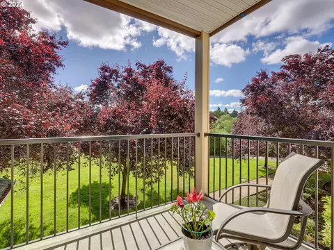 10740 NE Holly St #204, Hillsboro, OR 97006