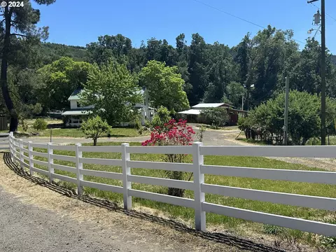 2303 Elkhead Rd, Yoncalla, OR 97499