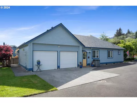 102 Franklin St, Garibaldi, OR 97118