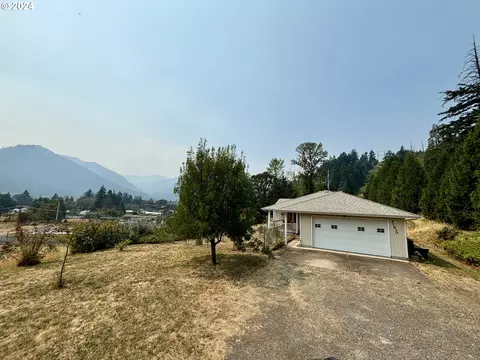 47630 W 2nd St, Oakridge, OR 97463