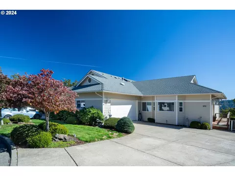 120 NW Rachel Lynn Way, Roseburg, OR 97471