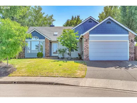 3106 N Homewood Ct, Newberg, OR 97132