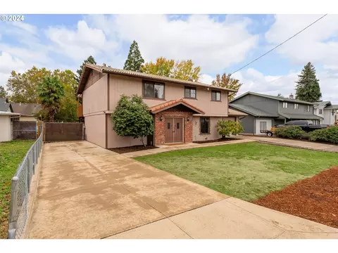 1537 NW Rachel Ave, Roseburg, OR 97471