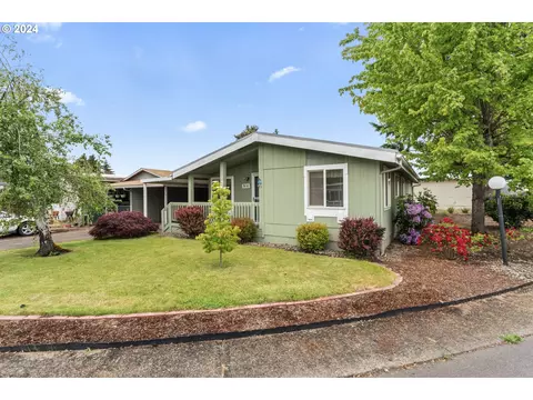 77500 S 6th St #D21, Cottage Grove, OR 97424