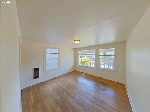 Living - 423 E 18th Ave, Eugene, OR 97401 photo 3 of 3