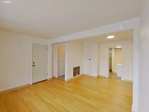 Living - 423 E 18th Ave, Eugene, OR 97401 photo 2 of 3