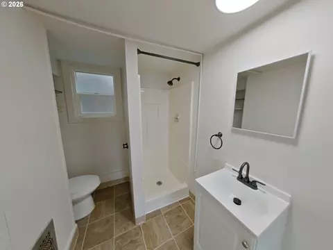 Bath - 423 E 18th Ave, Eugene, OR 97401 photo 1 of 2