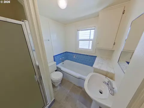 Bath - 423 E 18th Ave, Eugene, OR 97401 photo 2 of 2