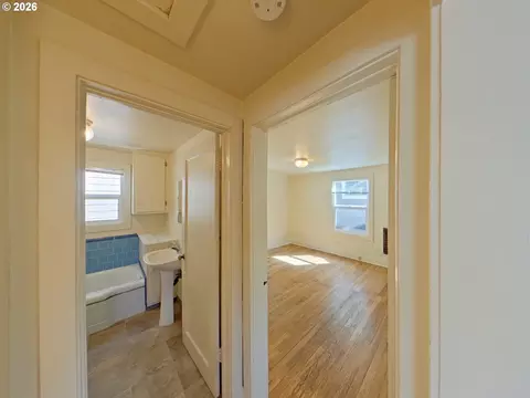 Entry Way - 423 E 18th Ave, Eugene, OR 97401 photo 1 of 1