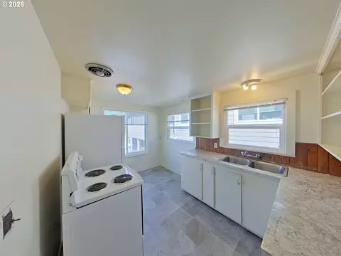 Kitchen - 423 E 18th Ave, Eugene, OR 97401 photo 3 of 3
