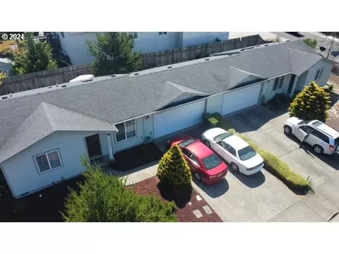 34103430 Redwood St, Florence, OR 97439
