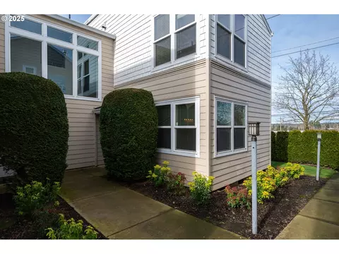 15711 NE Beech St, Portland, OR 97230