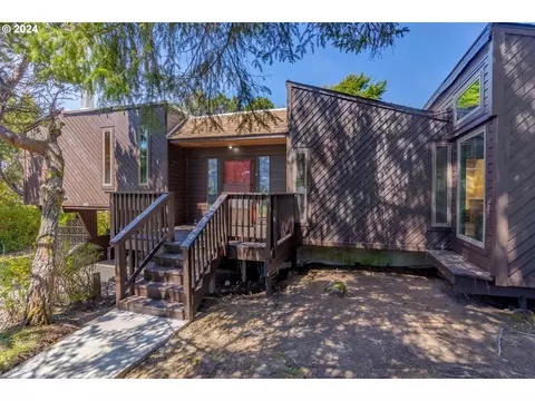 315 Monterey Ave, Lincoln City, OR 97367