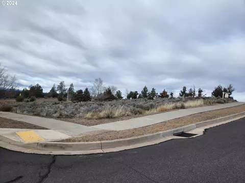 2200 SE Clover Ln #16405, Madras, OR 97741