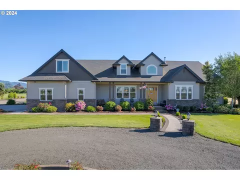 32300 Bush Garden Dr, Harrisburg, OR 97446