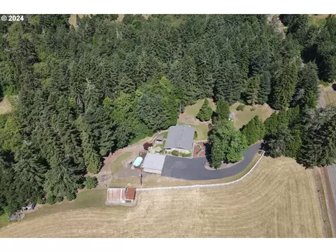 806 Touchstone Ln, Roseburg, OR 97471