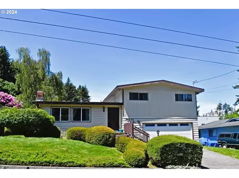 3441 Ridgeway Dr, Reedsport, OR 97467