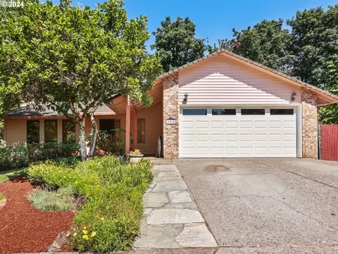 2510 SW Meyers Dr, Gresham, OR 97080